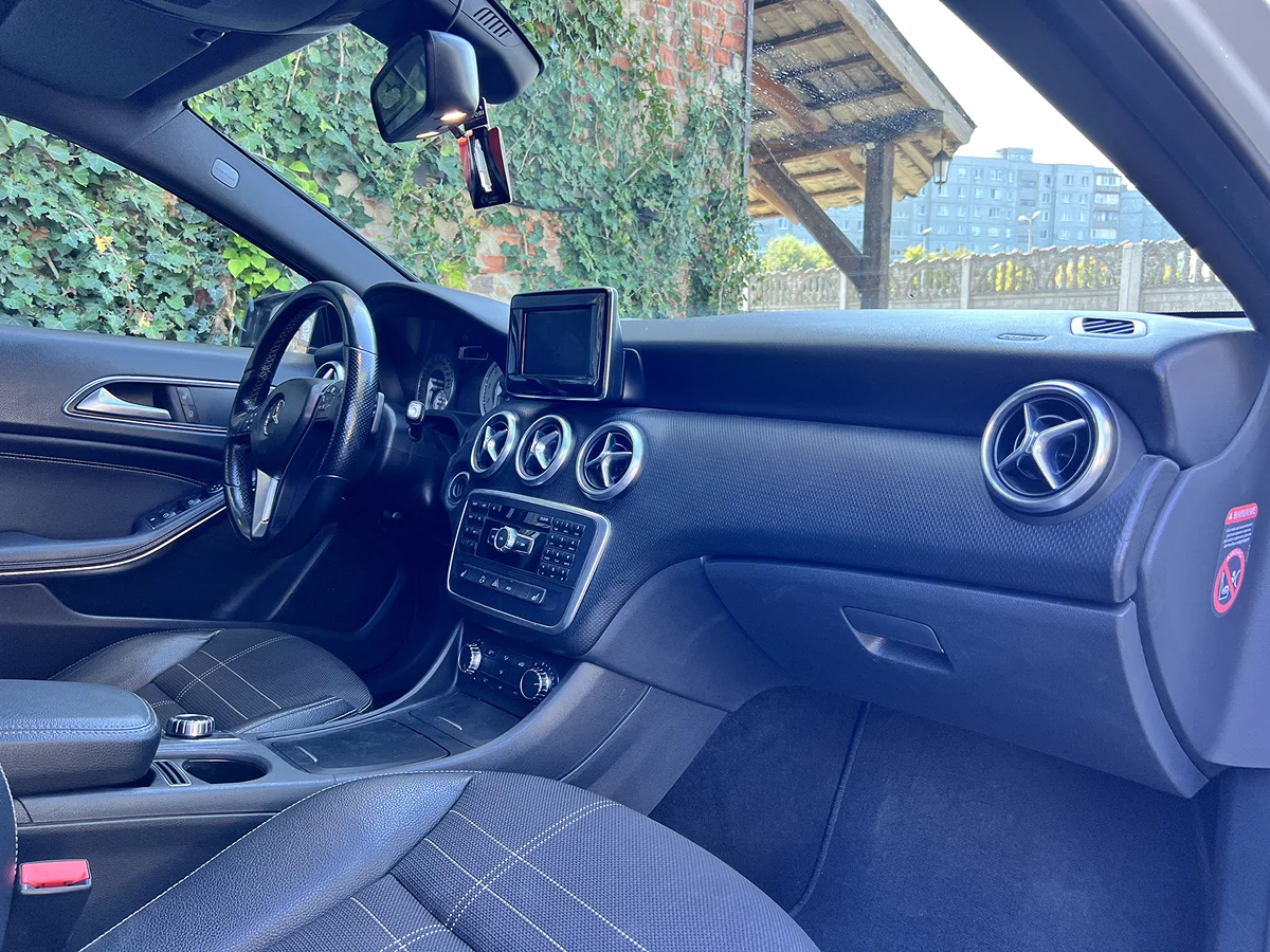 Mercedes-Benz A-Class AMG Line 6