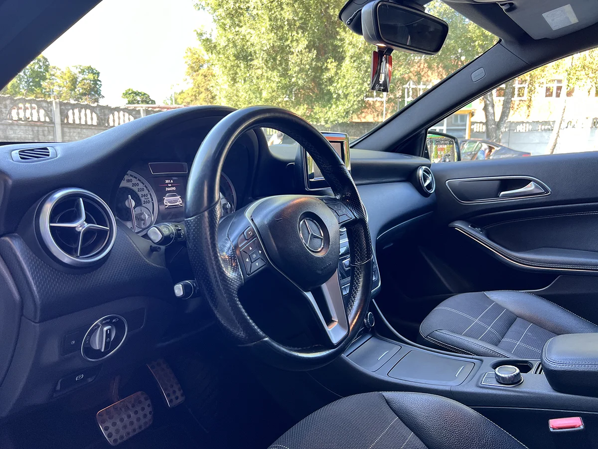 Mercedes-Benz A-Class AMG Line 7